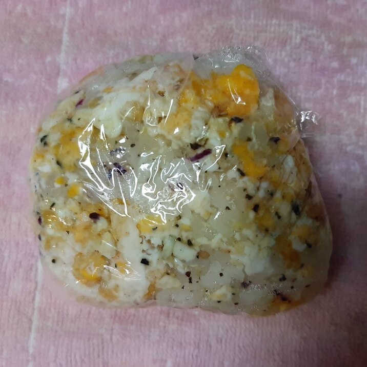 キャンプにおにぎり!スクランブルエッグ